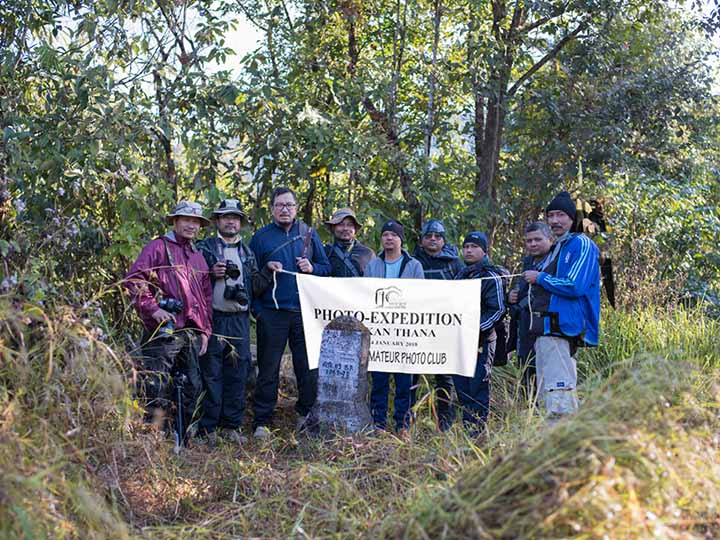 MAPC members holding up the MAPC festoon at Border Pillar 113 at Molvailup